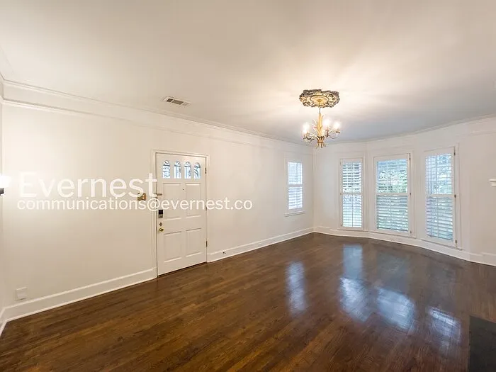 756 S Willett St — Photo 10