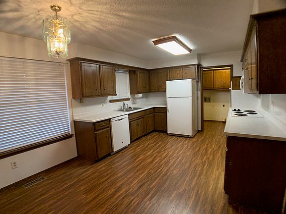 3rd image of 1114 N Broadview Dr