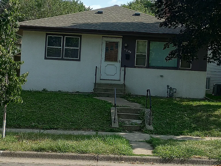 1208 Beech St — Photo 1