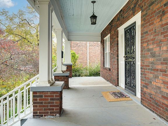 3rd image of 2711 Belmont Blvd