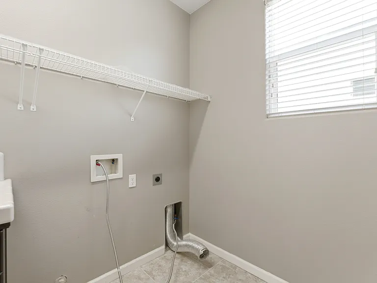 3569 Flint Ave — Photo 2