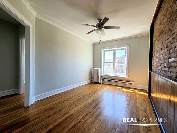 2nd image of 953 W Cornelia Ave APT 3B