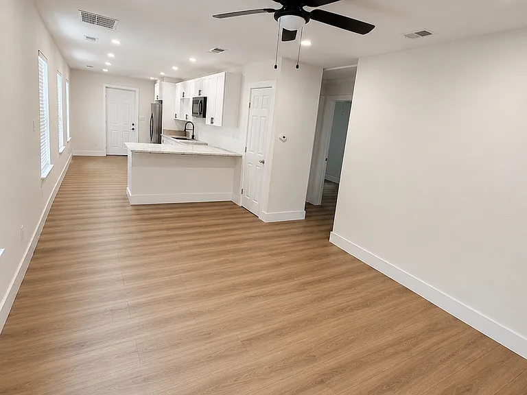 1840 Portland St — Photo 5