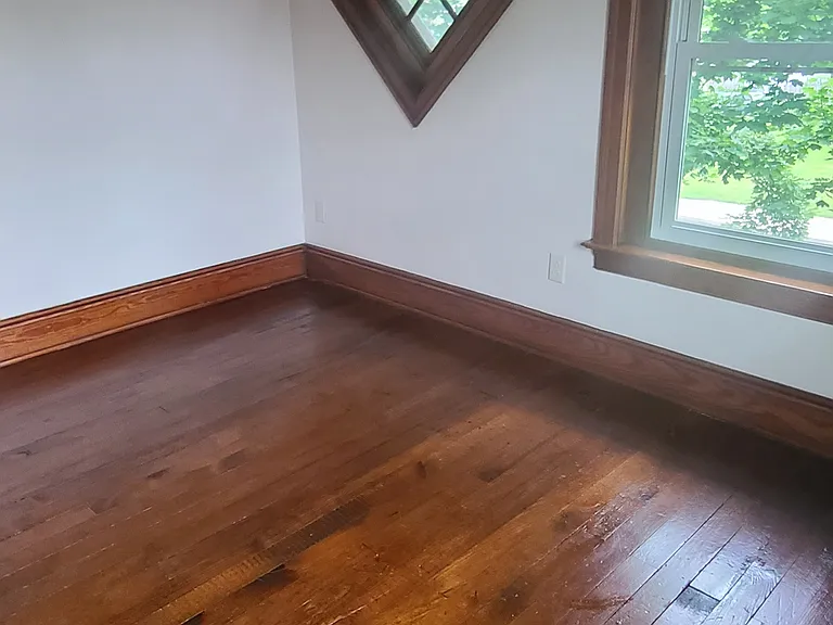 Upstairs front bedroom
