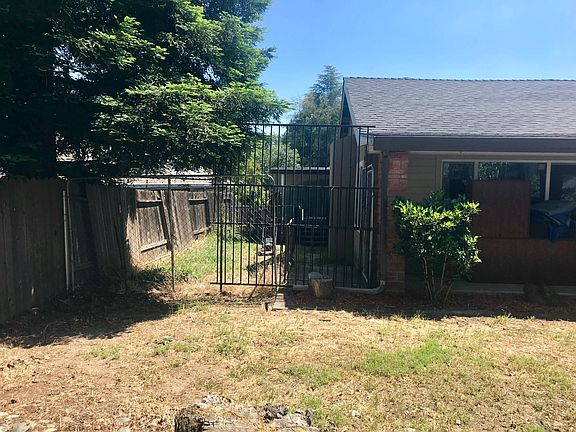 side yard fencing can be removed/redesigned 