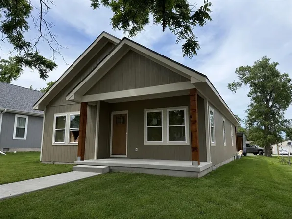 314 W 4th St, Cameron, MO 64429