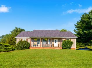 415 Country Dr, Hustonville, KY 40437