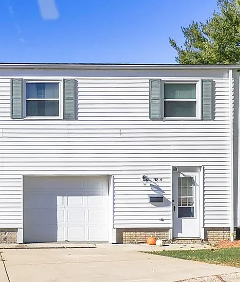 2 bed, 1.5 bath, 1200 sqft, $1,050 — Photo 1
