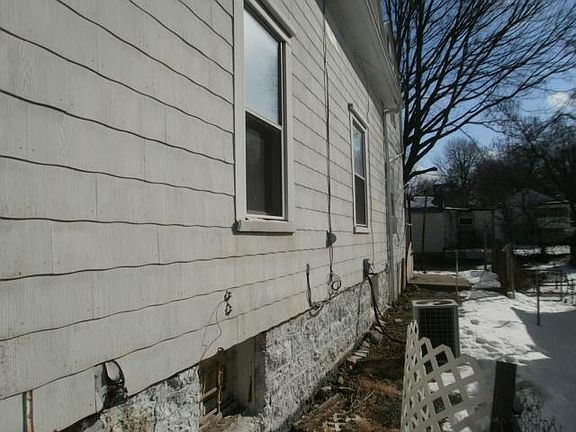 2nd image of 301 S Myrtle Ave