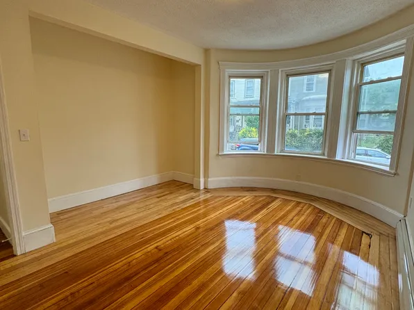 3 Woodbine St APT 1, Roxbury, MA 02119