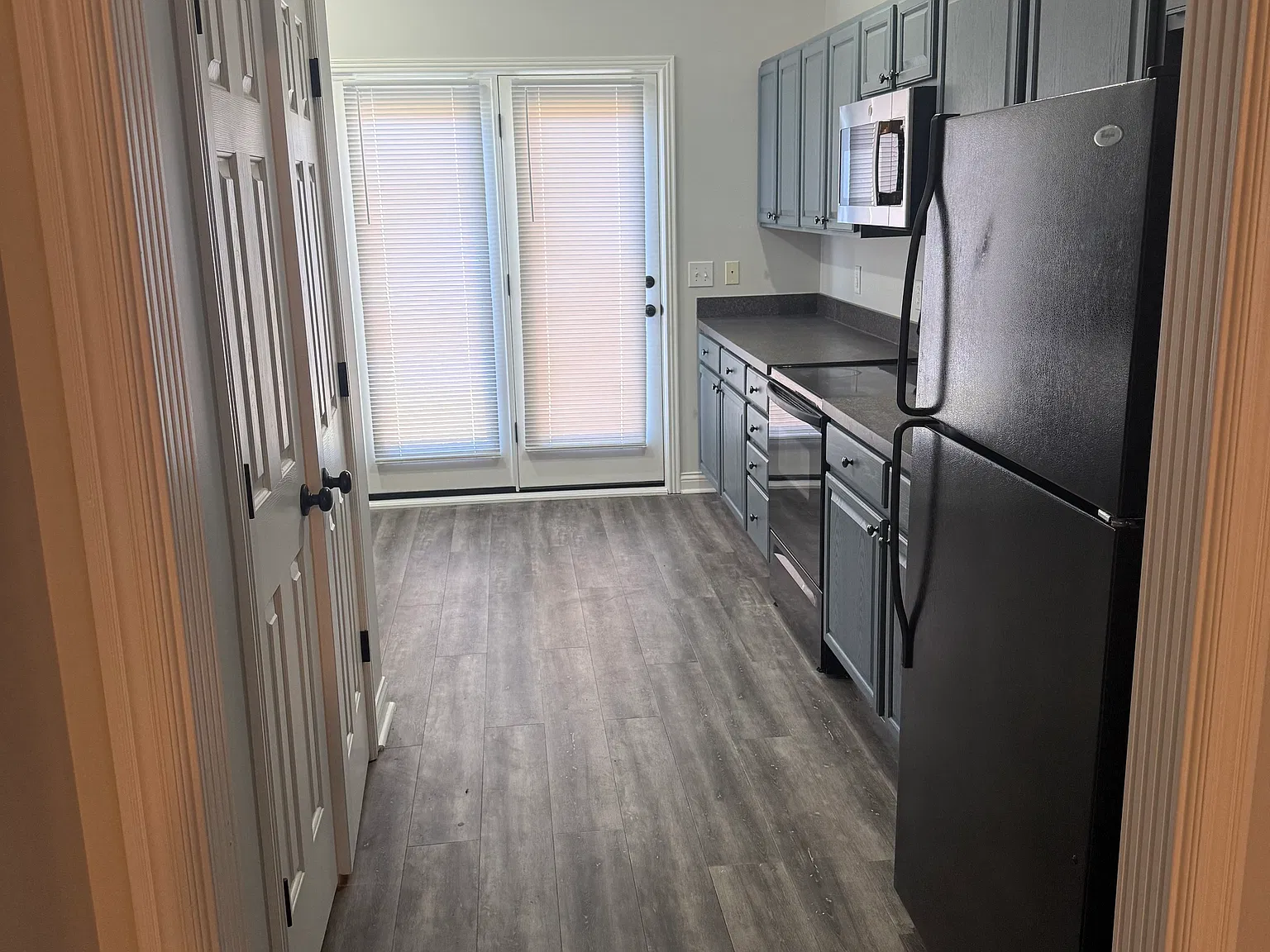 3 bed, 2.5 bath, 1600 sqft, $2,200 — Photo 4