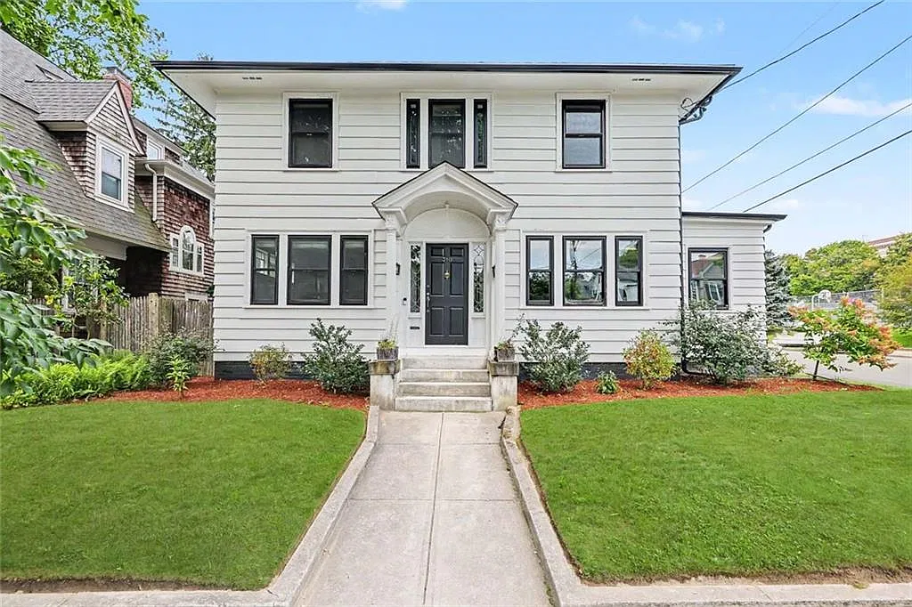 310 Elmgrove — Photo 2