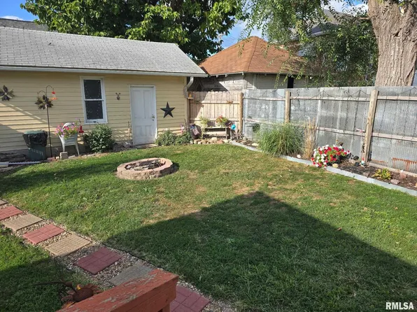 376 W Euclid Ave, Lewistown, IL 61542