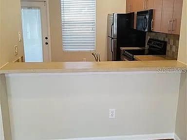 4th image of 709 Charles Ct S