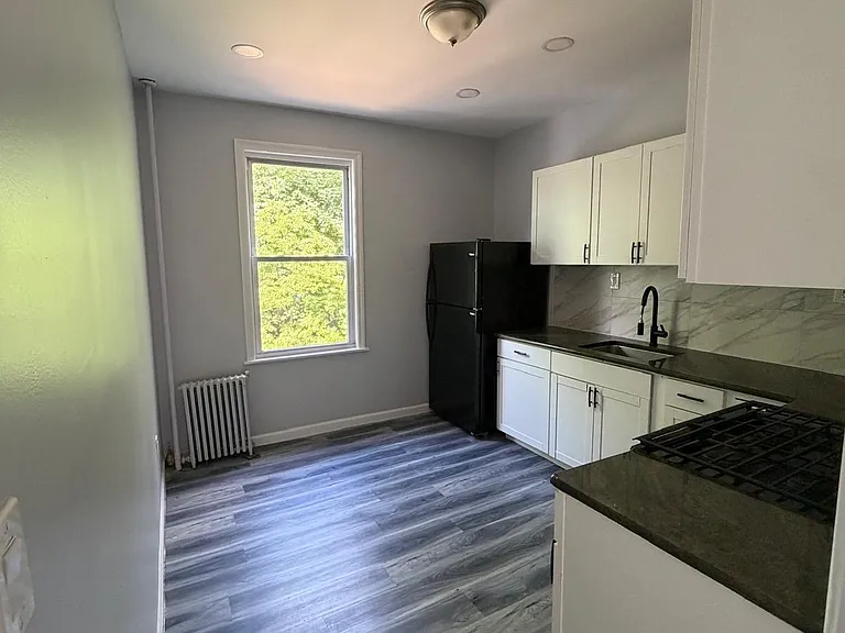 20 Wade St #2R — Photo 5