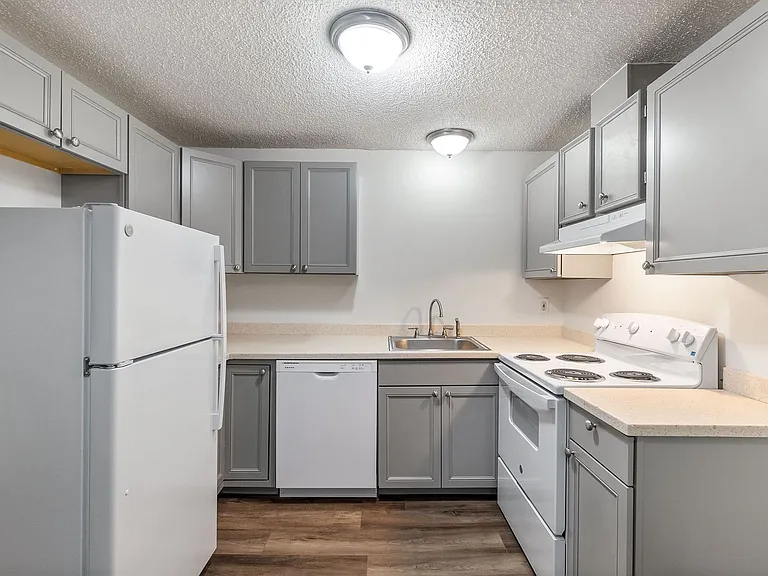 402 Golf Club Rd SE — Photo 2