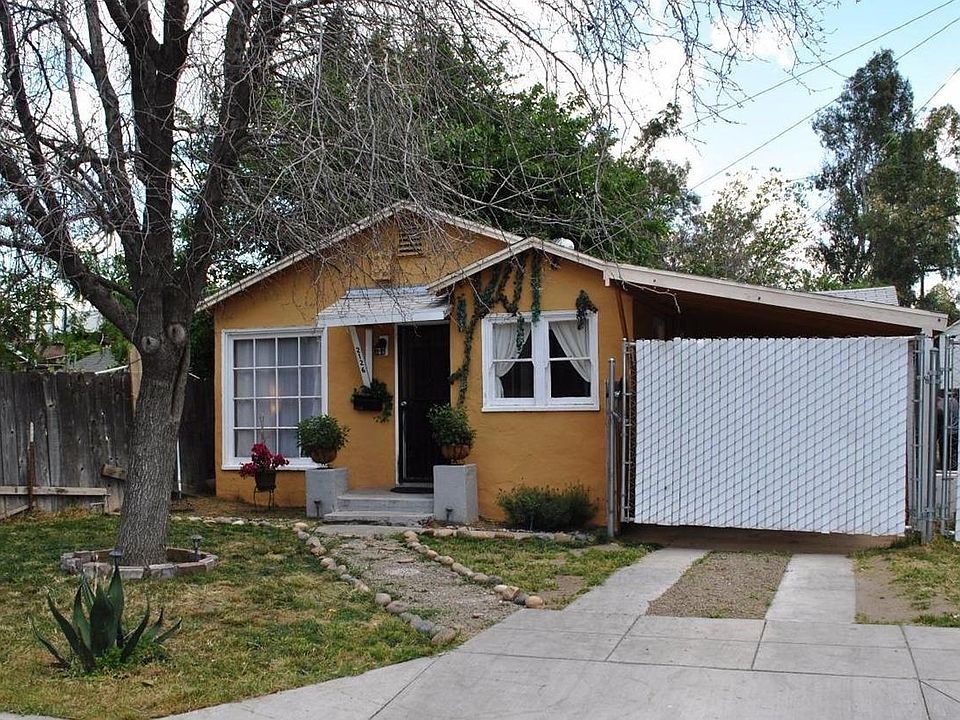 2nd image of 2126 N Calaveras St