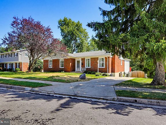2nd image of 2313 Harcroft Rd