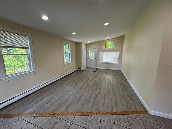 5th image of 1-3 Yeaton Pl Unit 2