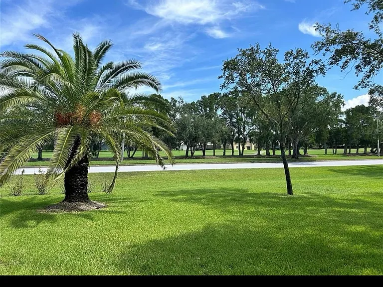 115 E Cypress Ct — Photo 10