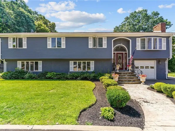 14 Fales Rd, Bristol, RI 02809