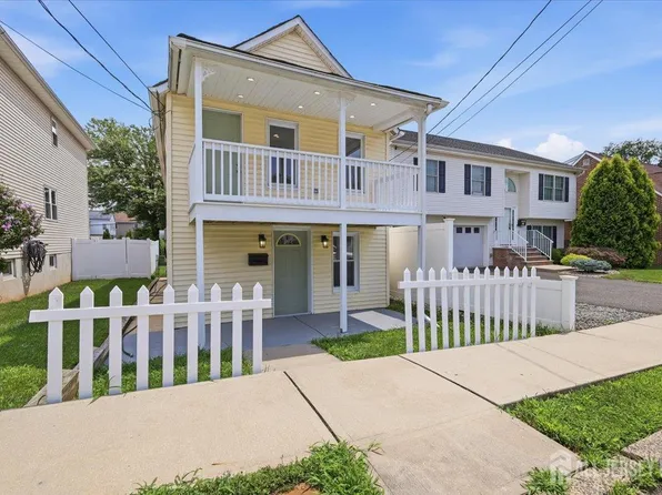 211 S 8th Ave, Manville, NJ 08835
