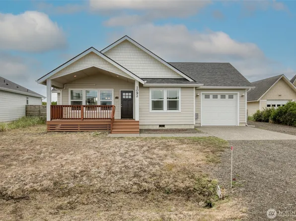 1092 Crestshire Loop SW, Ocean Shores, WA 98569