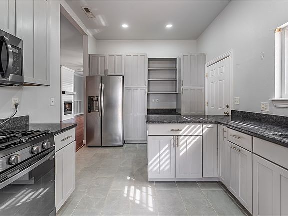 4th image of 3628 W Clabber Creek Blvd