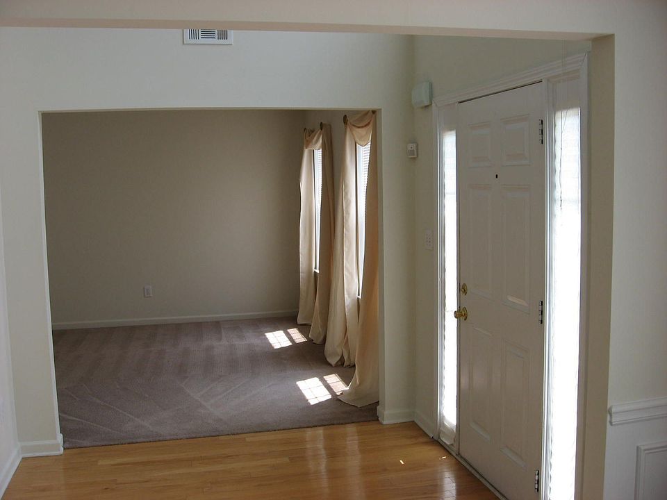 2nd image of 5664 Winchester Pl