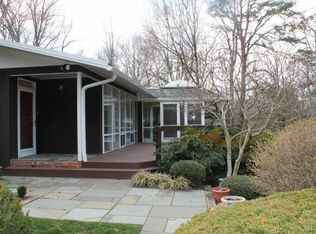 2213 Whiteoaks Dr, Alexandria, VA 22306