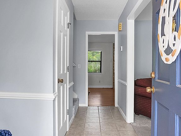 4th image of 211 Bramblewood Dr