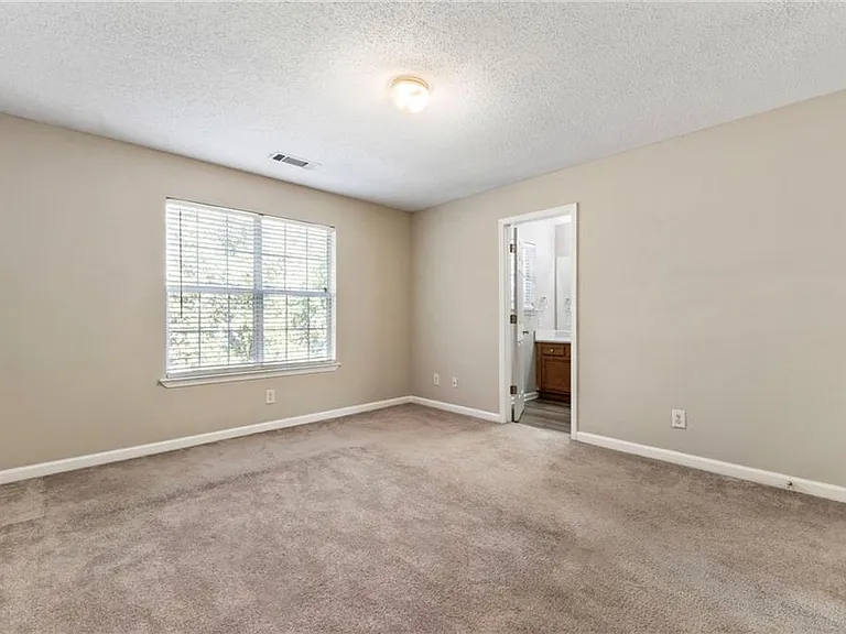 6750 Sunset Hills Blvd — Photo 24