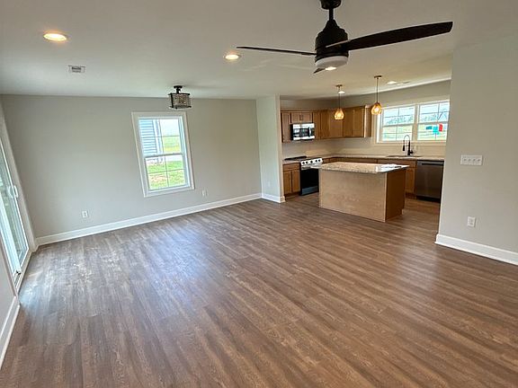 4th image of 121 Madeline Ct
