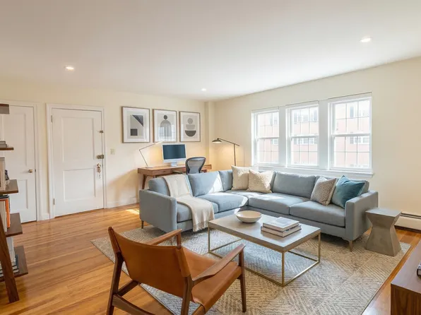 31 Hammond Pond Pkwy APT 2, Newton, MA 02467