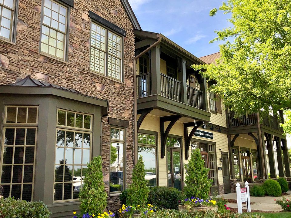 Unit located above quiet Westhaven Town Center businesses