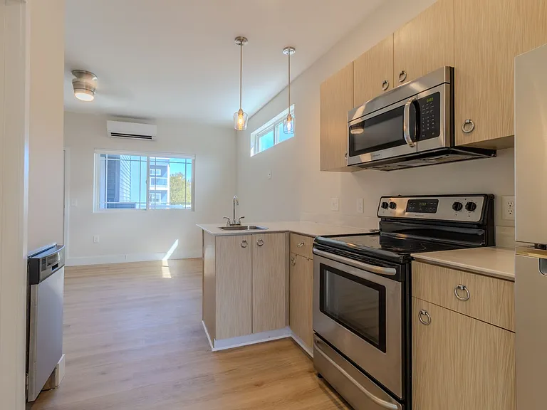 1 Bed 1 Bath in Downtown Traverse City — Photo 8