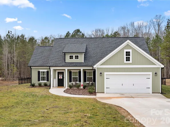 3073 Meadowcrest Dr, Clover, SC 29710