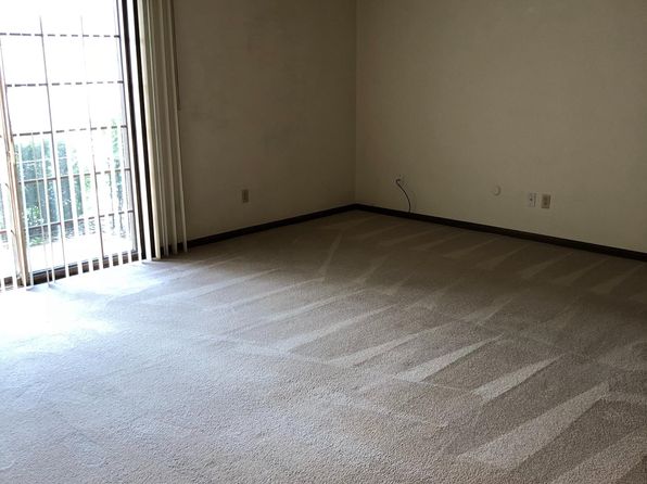 1638 Camellia Dr APT A2, Munster, IN 46321