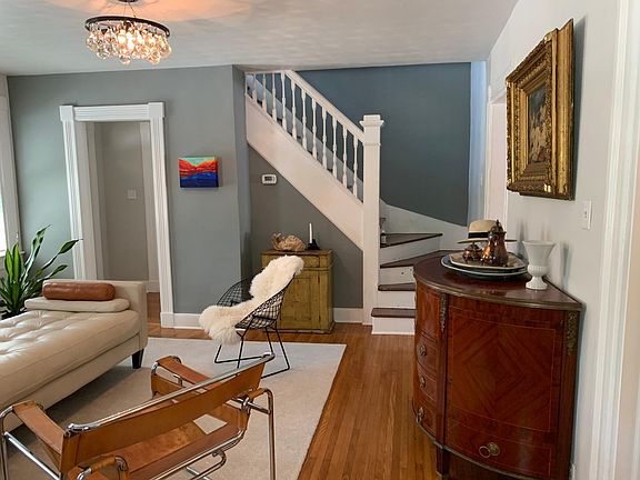 5th image of 202 E Elm St