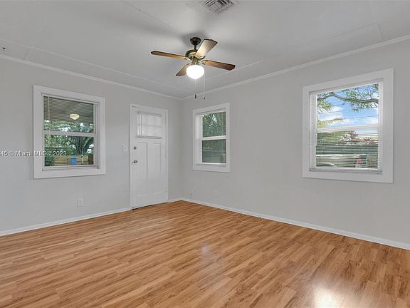 2nd image of 1402 NE 36th St #1404