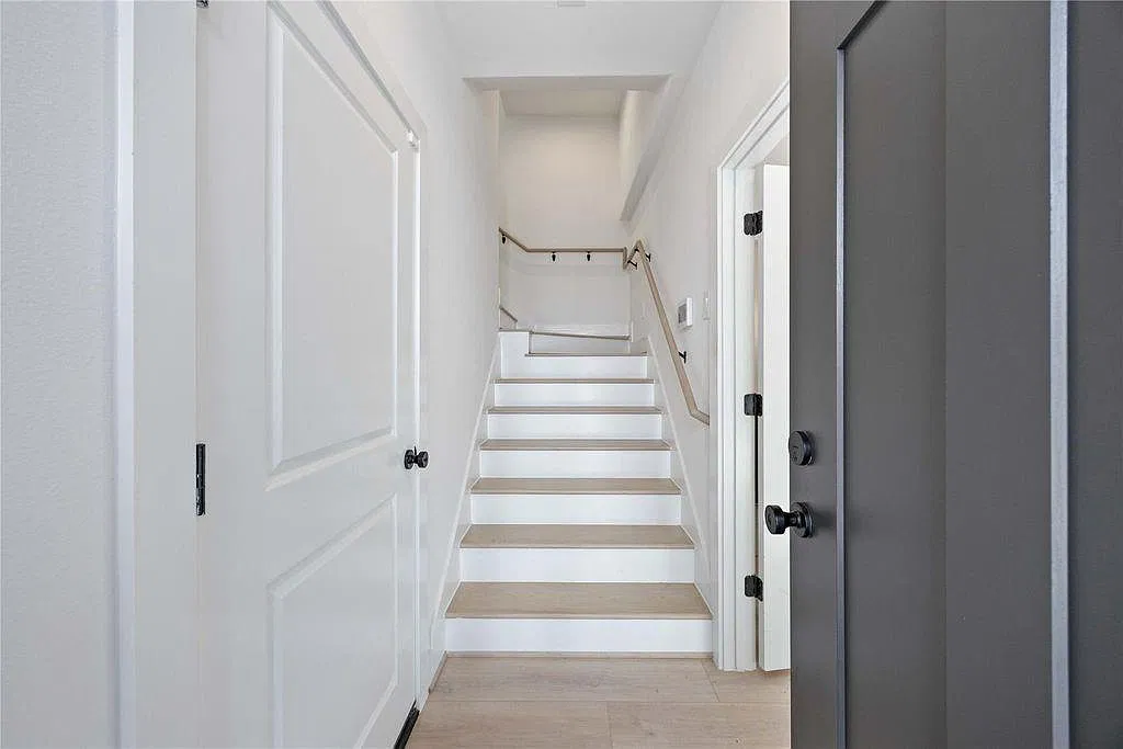 3 bed, 3.5 bath, 1822 sqft, $2,650 — Photo 2