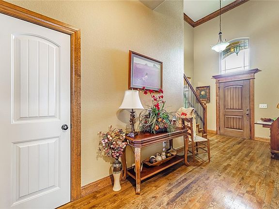 2nd image of 5605 S 60th Pl