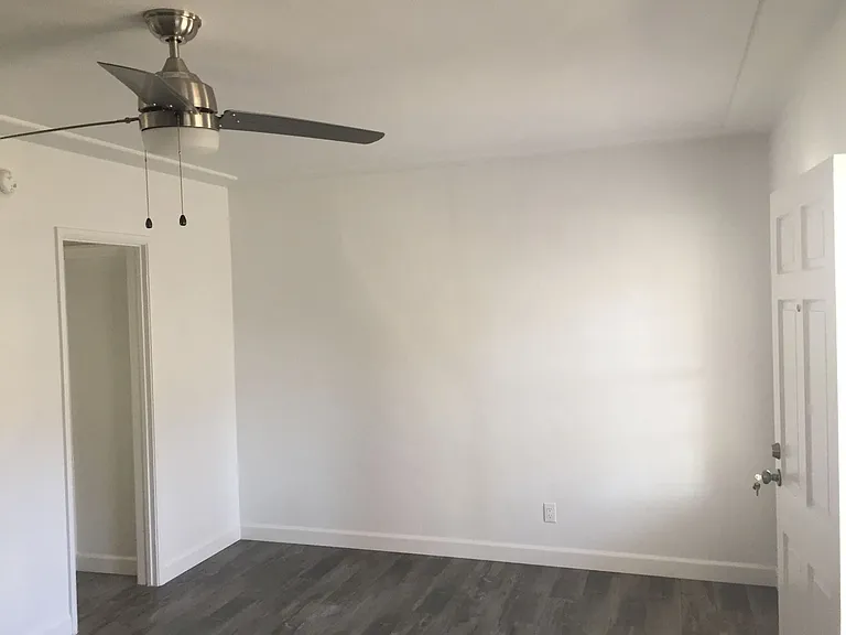 Evans Apartments — Photo 17