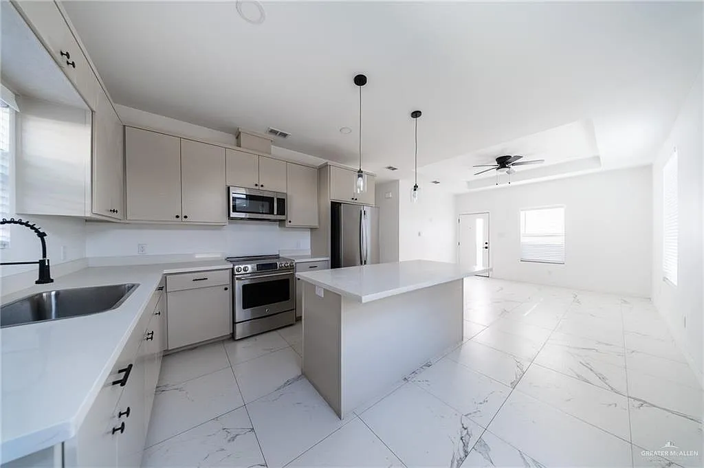 2 bed, 2.0 bath, 4012 sqft, $1,250 — Photo 4