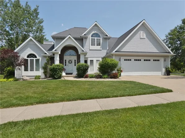 1334 E 7th St, Pella, IA 50219