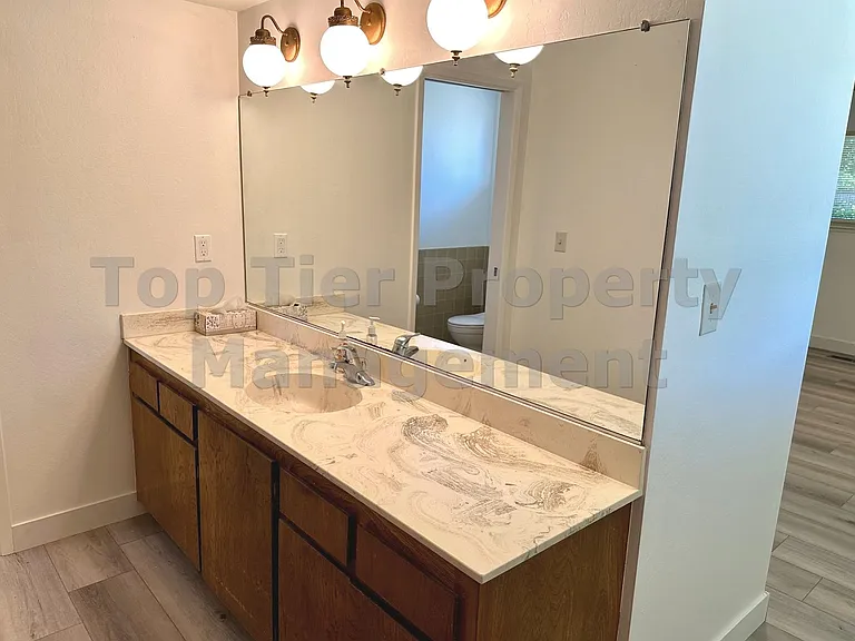 2265 Walnut Blvd — Photo 12