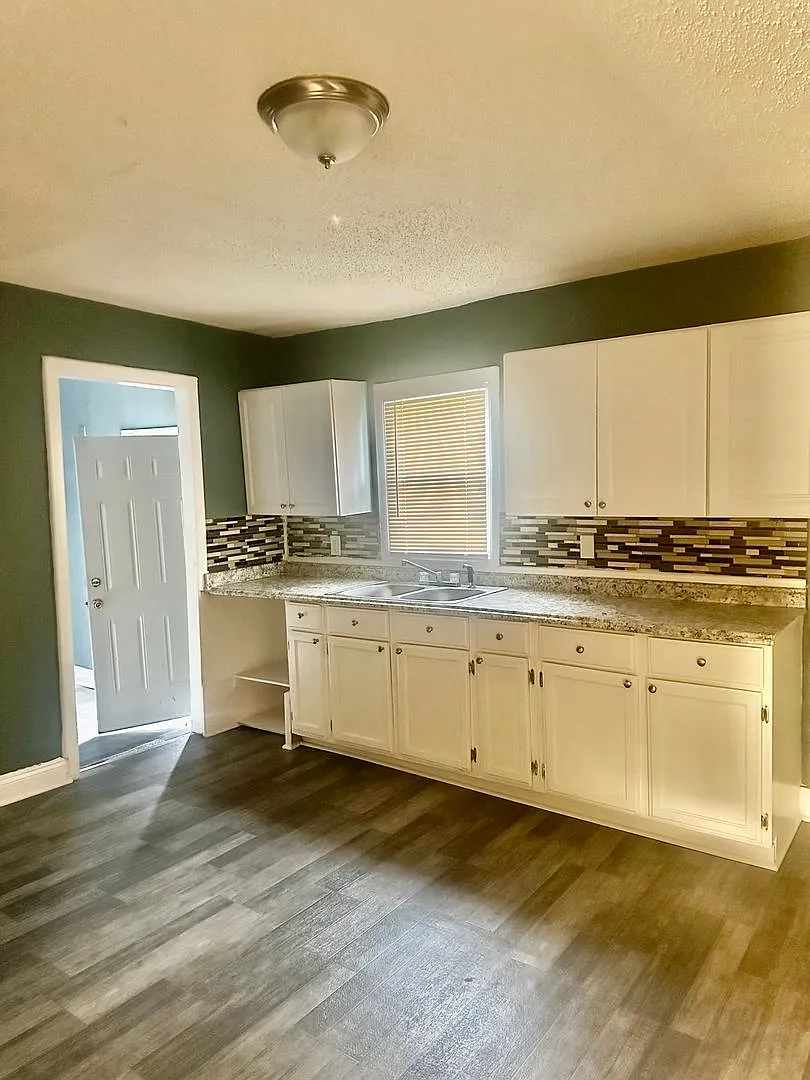 4 Bedroom 1 Bath Home Rent — Photo 4