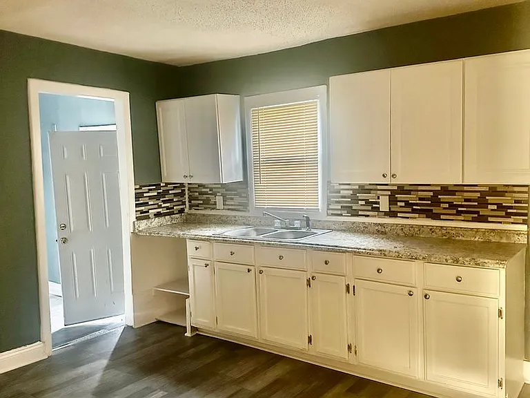 5011 Brooklyn Ave — Photo 4