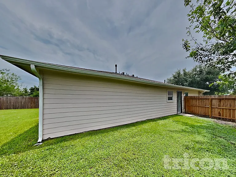 1403 Glens Ferry Ln — Photo 22
