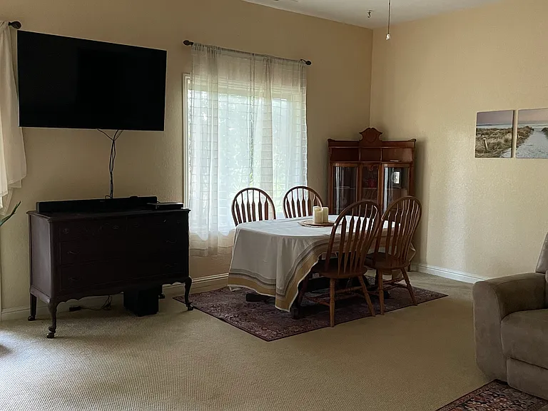 Great room dining area and media. 55 inch Samsung Smart TV and Klipsh Sounbar.